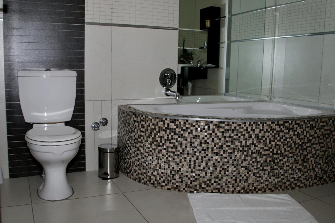 Aalwyns Guesthouse Vanderbijlpark Szoba fotó